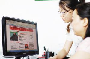 伊丽莎·施莱辛格：去掉面纱 推荐视频