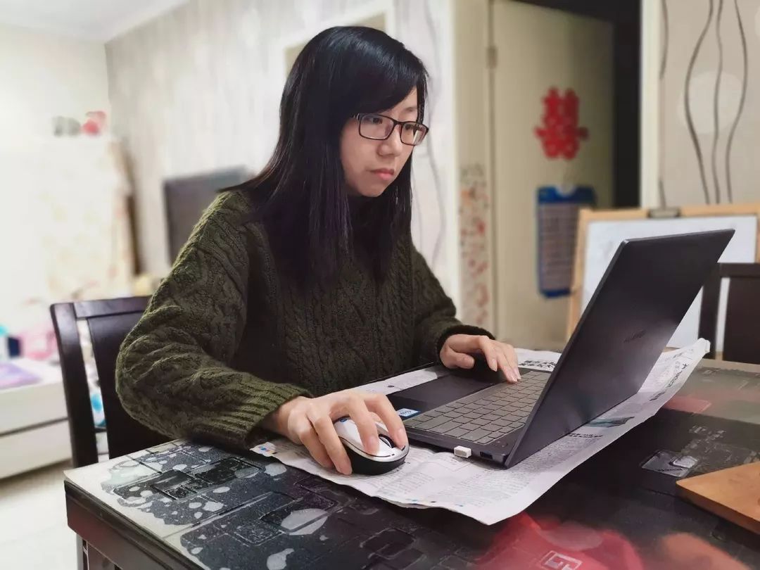 伊娜：初生之犊 产品图片