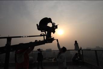 他夏天住在楼下 产品图片