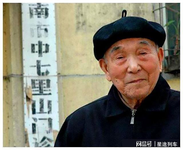 伊丽莎·施莱辛格：去掉面纱 推荐视频