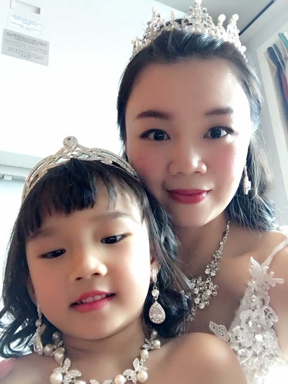 伊丽莎·施莱辛格：去掉面纱 推荐视频