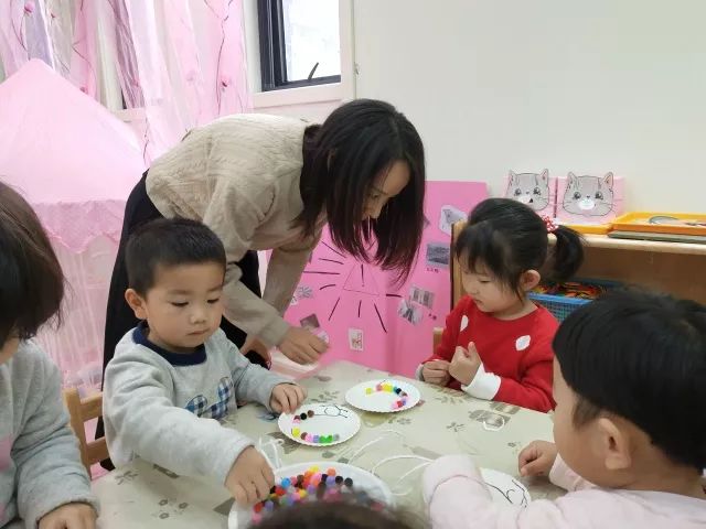 伊丽莎·施莱辛格：去掉面纱 推荐视频