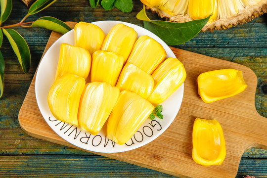 伊娜：初生之犊 推荐视频